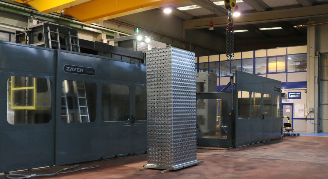 Columna de 5 toneladas mecanizada. Detalle de planta con vista de 2 caras. Foto cercana