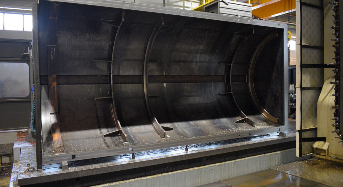 Estructura de horno de grandes dimensiones preparada para ser mecanizada en la fresadora Zayer Kairos 12000. Vista frontal de la pieza